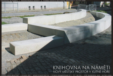 KUTNÁ HORA - NA NÁMĚTI | Betonové lavice nového městského prostoru - budoucí rabato pro zeleň se schodištěm.